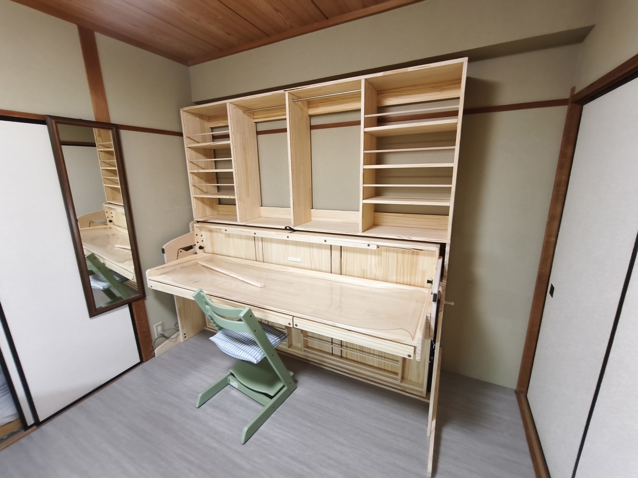 デスクベッド（机ベッド一体型）